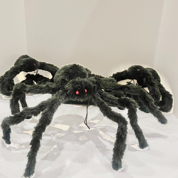 Big furry spiders. This bundle has a total of 4 all black. - Picture 1 of 4